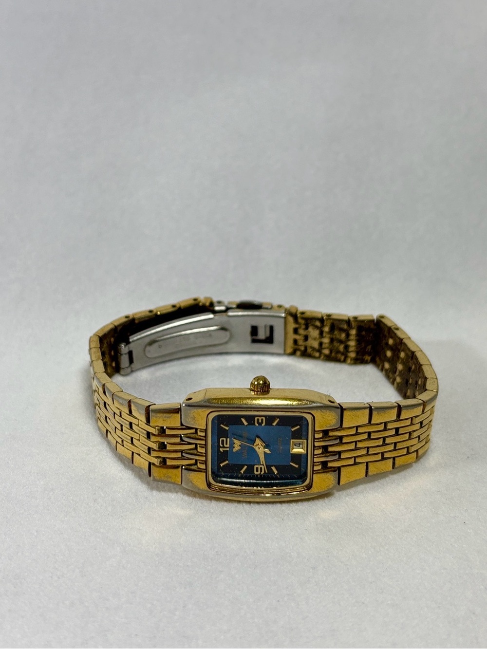 Vintage Waltham Gold-tone Watch with Navy Dial and Date **